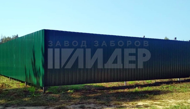Зеленый забор из профлиста для загородного участка ПН-121 - фото 2