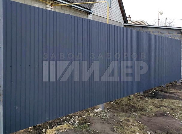 Двухметровый темный забор для частного дома ПН-164